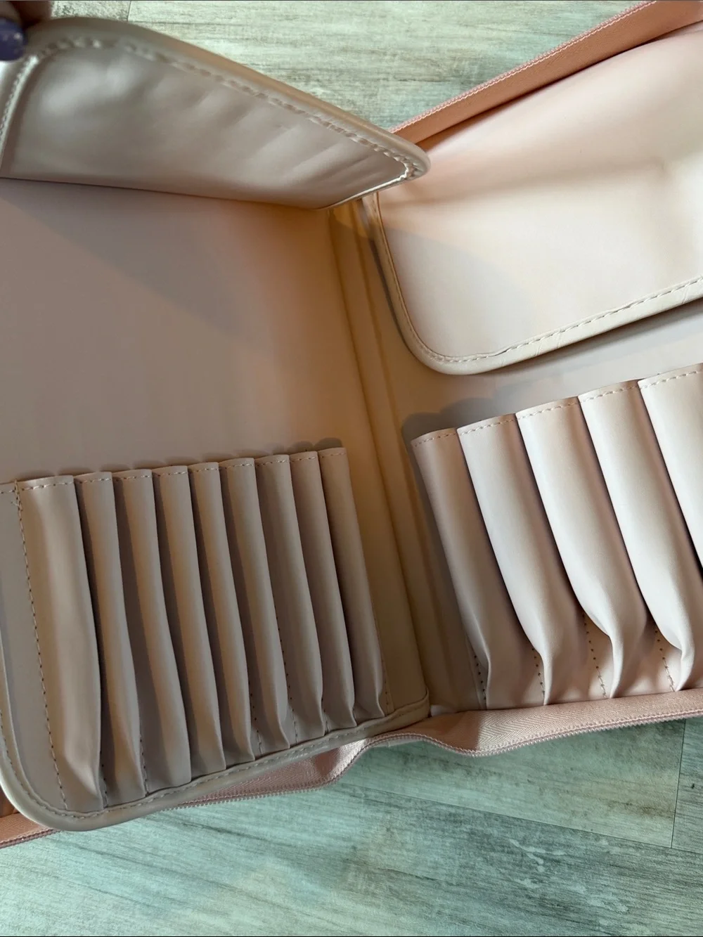 Luxie makeup brush